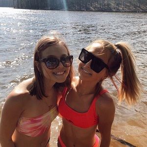 Meet your Posher, Ava